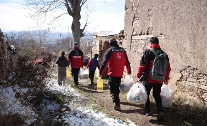 Depremzedelere derneklerin yardımları sürüyor