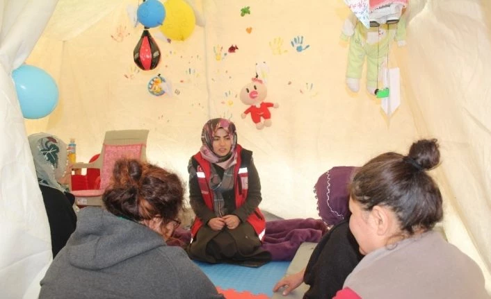 Depremzedelere yönelik psikososyal eğitim sürüyor