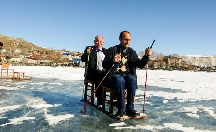 Donan Çıldır Gölü’nde kar bisikleti ve kızak keyfi