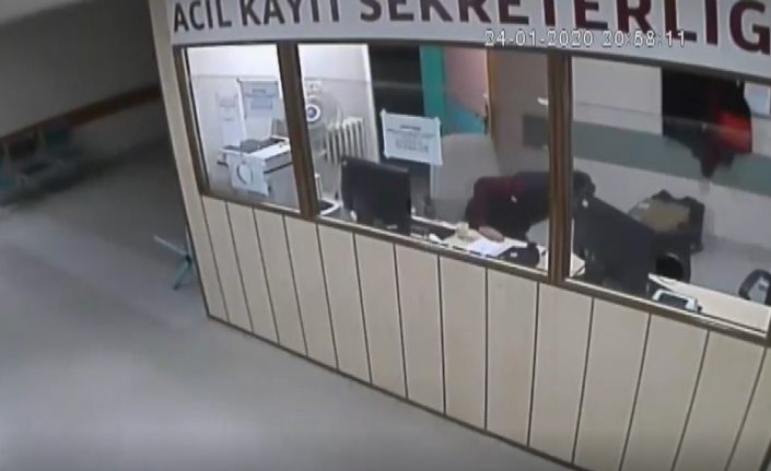 Elazığ depreminin şiddeti hastanedeki kameralara böyle yansıdı