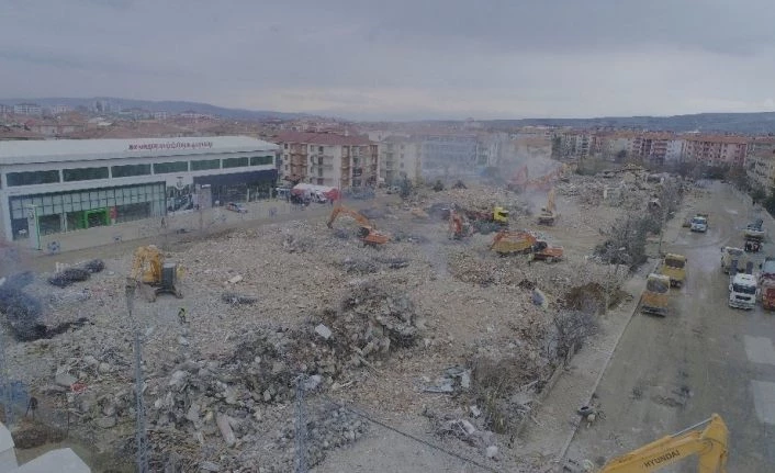 Elazığ’da 4 bin 600 bina için yıkım kararı verilmişti, çalışmalar aralıksız devam ediyor