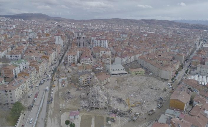 Elazığ’da deprem 24 bin yapıya hasar verdi