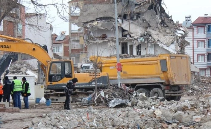 Elazığ’da enkaz kaldırma çalışmasında iş kazası: 1 ölü