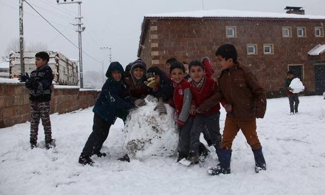 Erzincan Refahiye’de taşımalı eğitime kar tatili