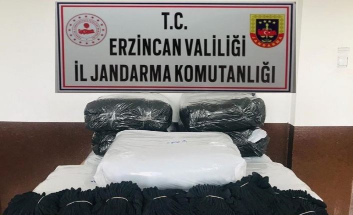 Erzincan’da 12 bin çift gümrük kaçağı kadın çorabı ele geçirildi