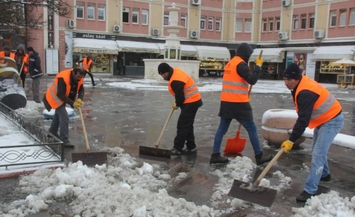 Erzincan’da kar yağışı yerini soğuk havaya bıraktı