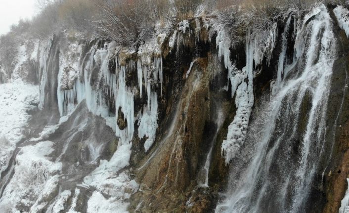 Erzincan’da kar yerini Sibirya soğuklarına bıraktı