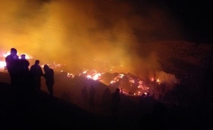 Erzurum’daki yangın 4 saat sonra kontrol altına alındı