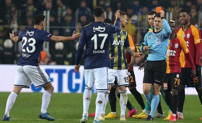 Fenerbahçe-Galatasaray derbilerine kartlar damga vuruyor