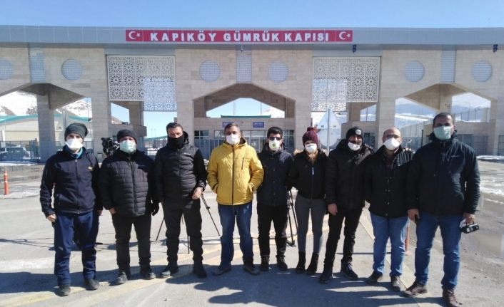 Gazetecilerden korona virüsüne karşı maskeli önlem