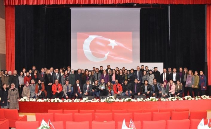 “Gençlik, Şuur, Öz güven ve İletişim” konferansı verildi