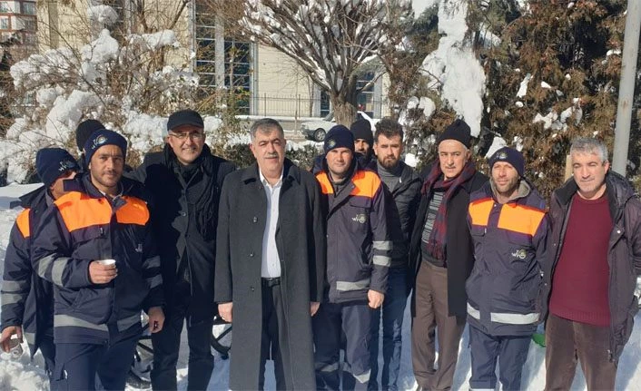Hak İş Van İl Başkanı Efeoğlu'ndan karla mücadele ekibine ziyaret