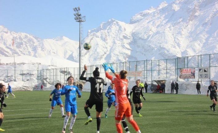 Hakkari ekibi Beşiktaş’a 4-1 yenildi