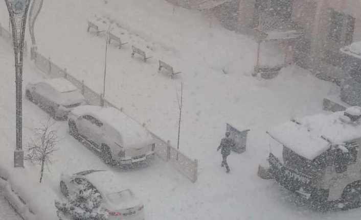 Hakkari’de okullar tatil edildi