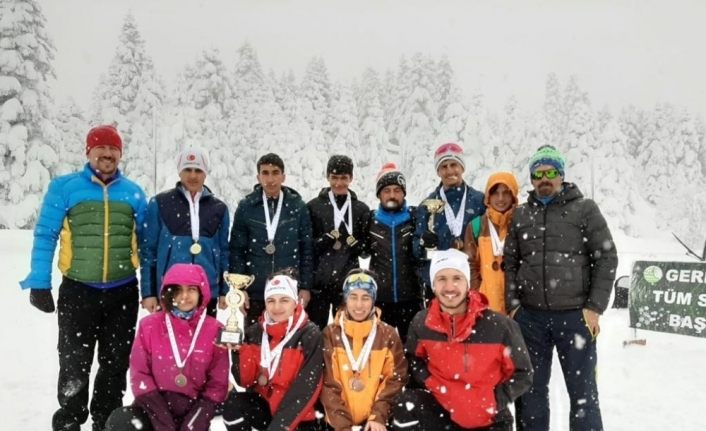 Hakkarili sporcular Türkiye şampiyonasından dereceyle döndüler