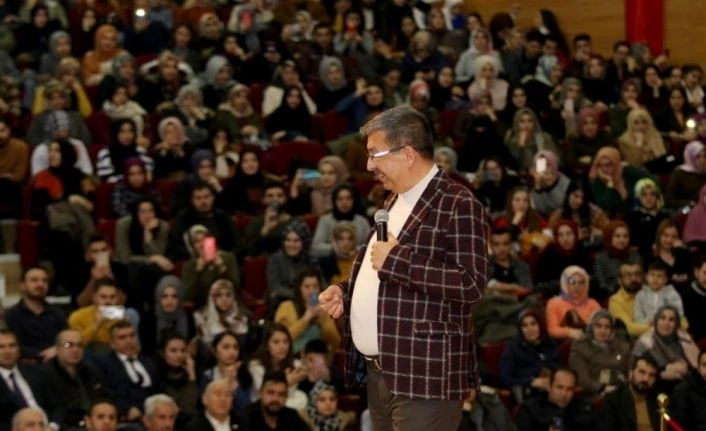 Hayati İnanç, Ağrı’da salonlara sığmadı