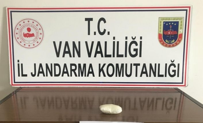 Van'da iç çamaşırından uyuşturucu çıktı