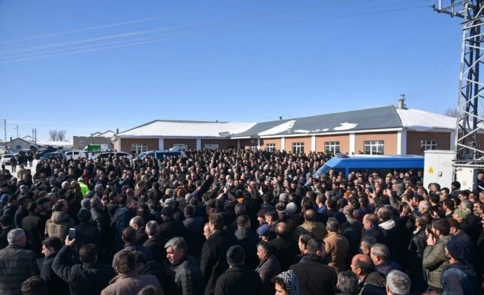 İçişleri Bakanı Soylu, Ağrı’da cenaze namazına katıldı