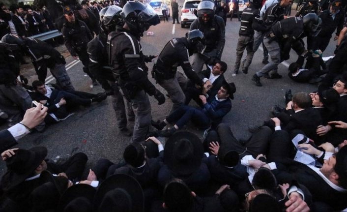 İsrail polisinden Ultra-Ortodoks Yahudilerin gösterisine müdahale