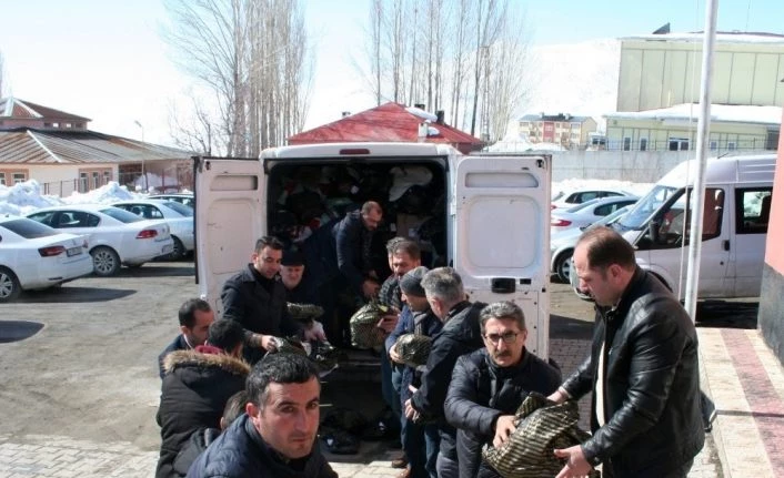 “Kardeşim Üşümesin” dediler, 700 kilometre yol yaparak Trabzon’dan Van’a gönül köprüsü kurdular.
