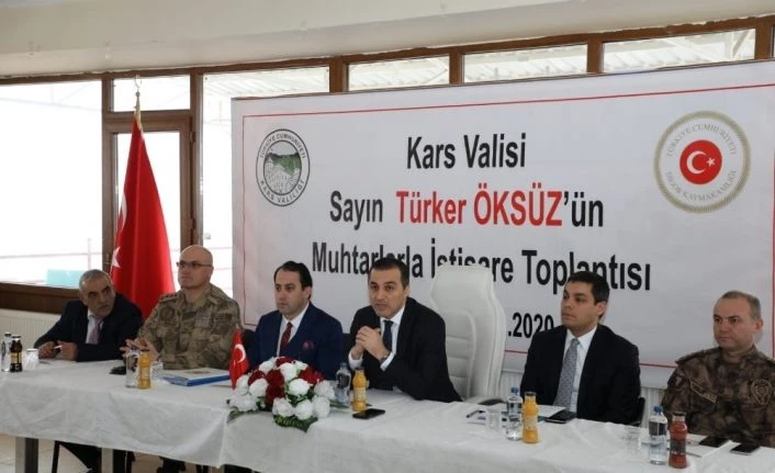 Kars Valisi Türker Öksüz Digor’da muhtarlarla bir araya geldi