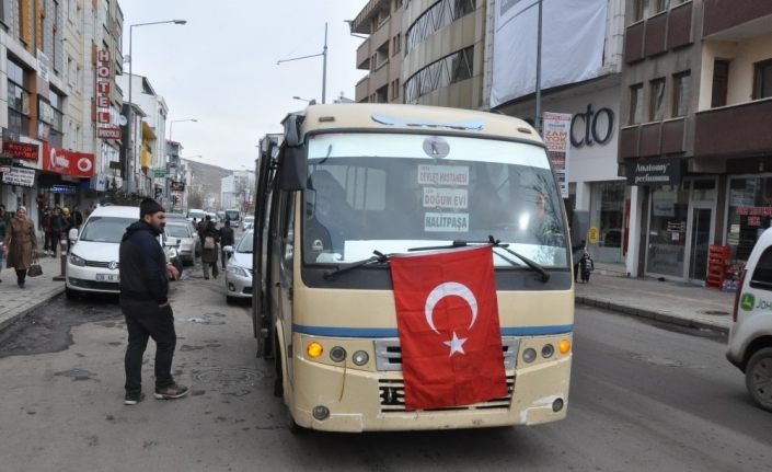 Kars’ta dolmuşçular Türk Bayrağı ve siyah kurdele bağladı
