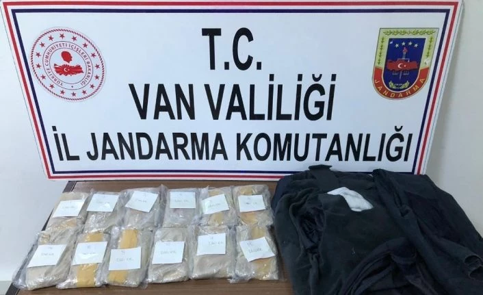 Kıyafet astarına gizlenmiş 3 kilo 100 gram eroin ele geçirildi