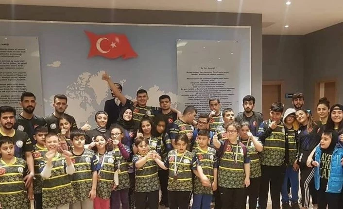 Malatyalı özel sporculardan yüzmede 20 madalya