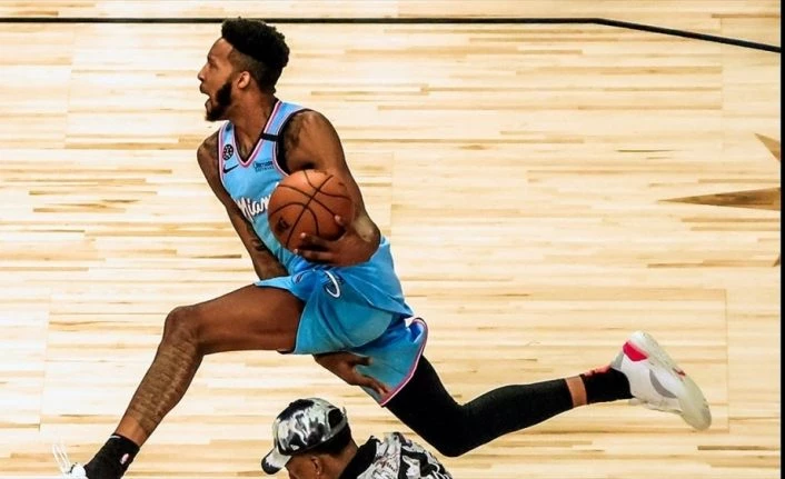 NBA smaç yarışmasının galibi Derrick Jones