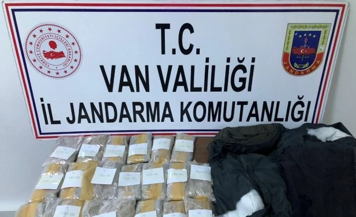Pantolon astarına gizlenmiş 5 kilo 200 gram eroin ele geçirildi