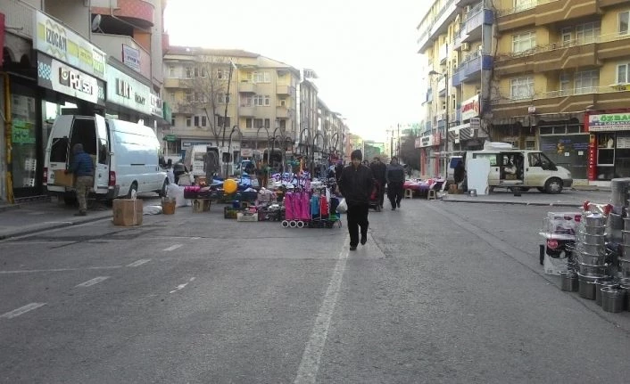 Pazarcı soğukta tezgah açmadı