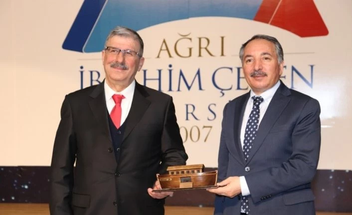 Prof. Dr. Parlak: "Koronavirüs korkulacak bir hastalık değildir"
