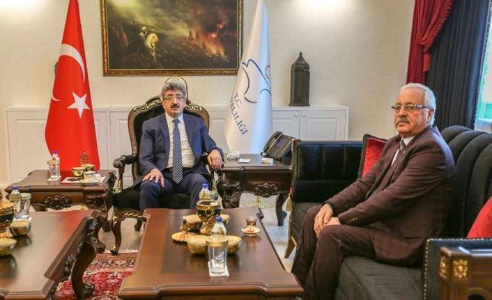 Şemsikan Aşireti Kanaat Önderi Sami Yiğit Van Valisi Bilmez’i ziyaret etti