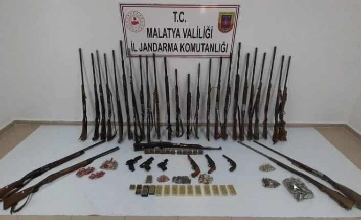 Silah ve mühimmat kaçakçılığından 7 gözaltı