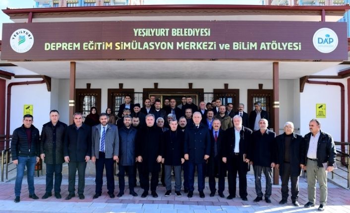 Simülasyon odasında depremi birebir yaşadılar