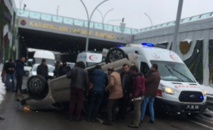 Son Dakika! Van Bölge Hatanesi Kavşağında kaza; 3 yaralı