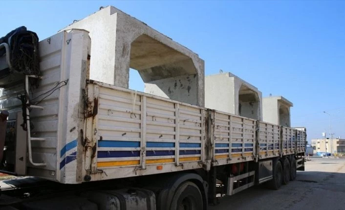 Suriye sınırındaki birliklere beton mevzi sevkiyatı