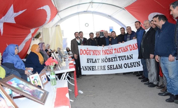 Tatvanlılardan Diyarbakır annelerine destek ziyareti