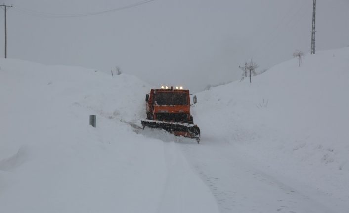 Tunceli’de kar, 155 köy yolu ulaşıma kapandı