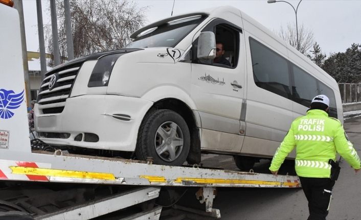 Türkiye genelinde 329 okul servis aracı trafikten men edildi