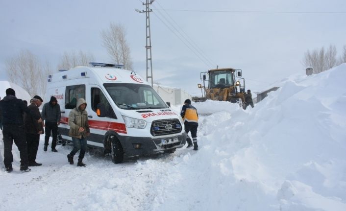 Tuşba Belediyesinden hasta kurtarma operasyonu