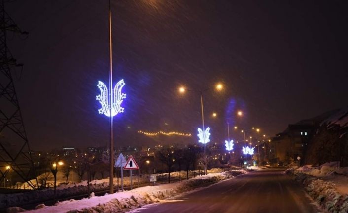 Vali Akbıyık, led ışık süslemeleri çalışmalarını denetledi