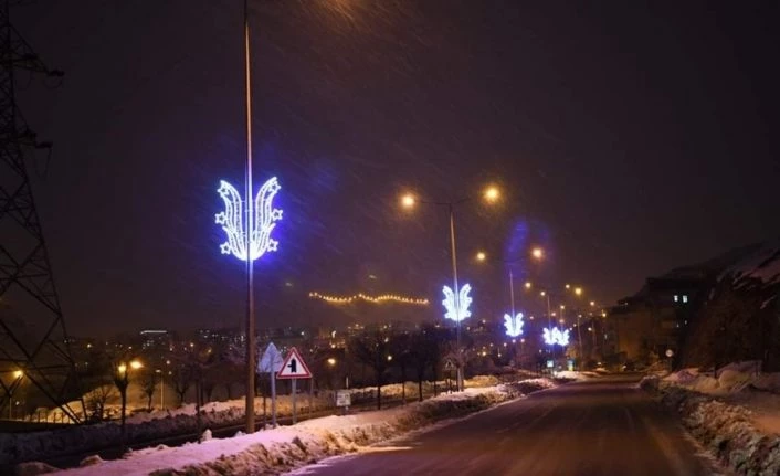 Vali Akbıyık, led ışık süslemeleri çalışmalarını denetledi