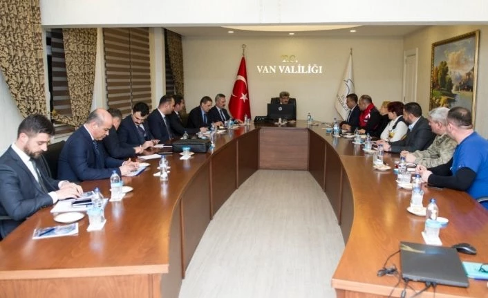 Van valisi  Bilmez: Vatandaşlarımızın panik yapacağı, tedirgin olacağı bir husus yok