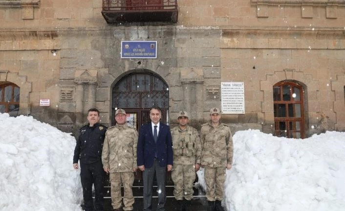 Vali Oktay Çağatay, Jandarma Komutanlığını ziyaret etti