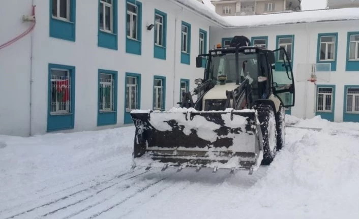 Van Büyükşehir Belediyesi okulları eğitime hazırlıyor