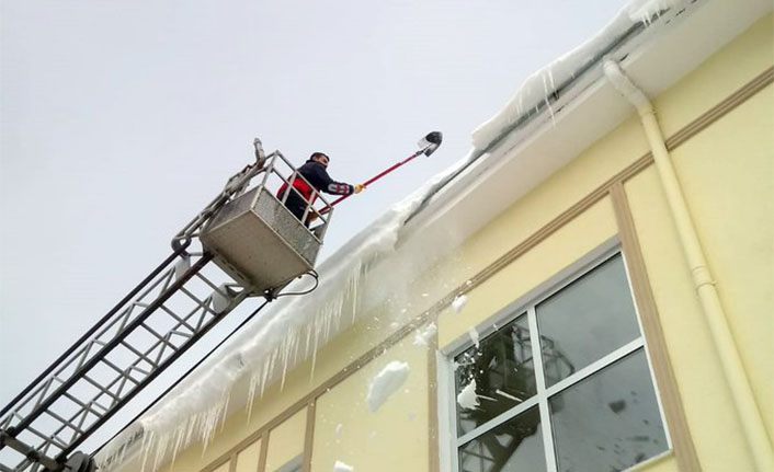 Van Büyükşehir Belediyesi uyardı: buz sarkıtlarına dikkat!