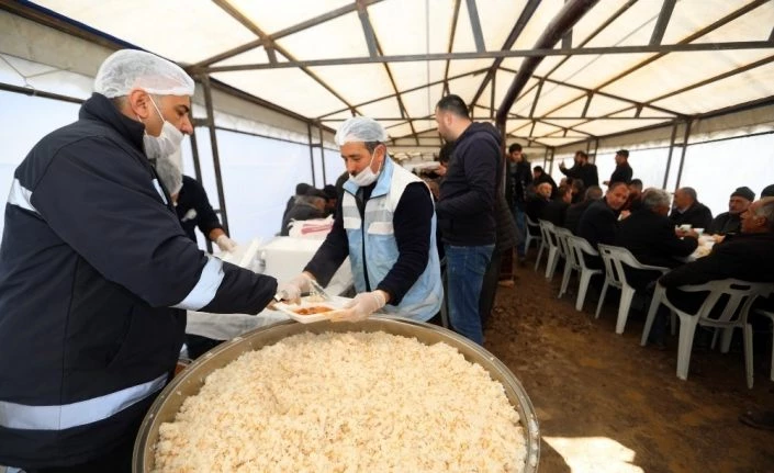 Van büyükşehir depremzedeler için seferber oldu