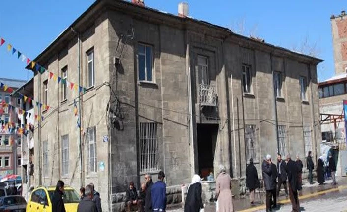 Van valisi Bilmez müjdeyi verdi! Tekel Binası vatandaşın hizmetine sunulacak!