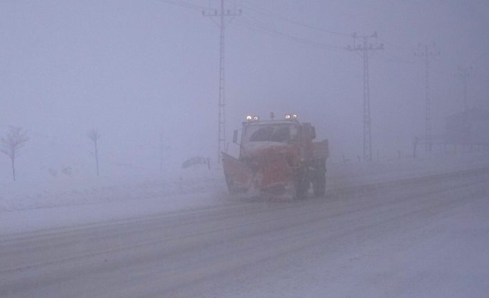 Van’da 337 yerleşim yeri ulaşıma kapandı